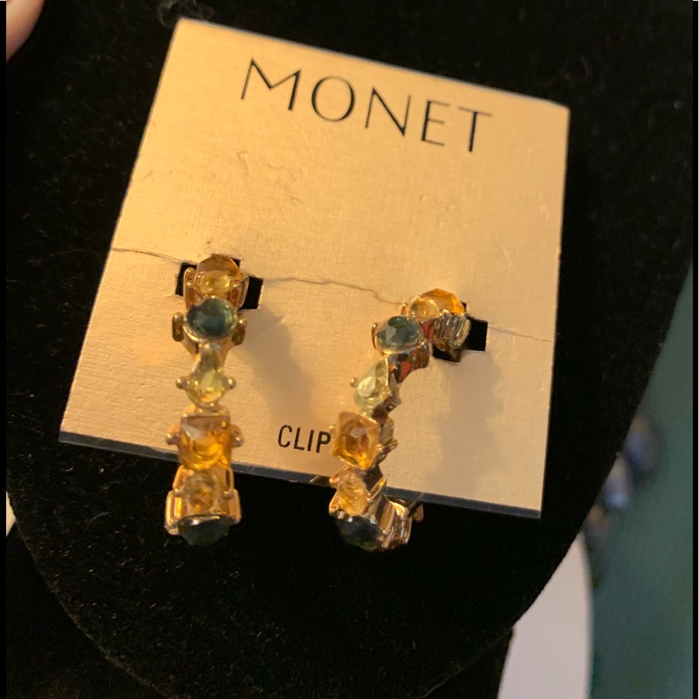 NEW ON CARD MONET CLIP GREEN&GOLD STONES- NICE